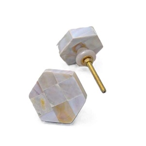 Perillas de muebles de diseñador con latón de madera y artesanía de nácar, gran oferta hecha a mano, perillas de fregona de cajón con incrustaciones de concha - Product Image 5