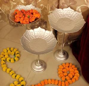 ชาม urli สีเงินพร้อมขาตั้งไฟชาดิวาลิลอยลายดอกไม้สำหรับตกแต่งภายในบ้านงานรื่นเริงงานแต่งงาน - Product Image 4