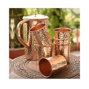 Elegante jarra de cobre con vasos a juego, vasos hechos a mano de primera calidad para el comedor, estilo de vida Ayurvédico y vida diaria saludable - Product Image 2
