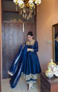 Vêtements ethniques indiens Vichitra soie avec broderie séquence Design travail haut bas avec fantaisie Vichitra soie Dupatta pour les femmes - Product Image 3