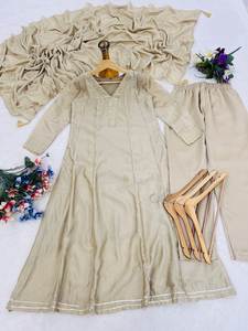 Ensemble de robe Anarkali ethnique élégante pour les mariages et les célébrations - Product Image 6