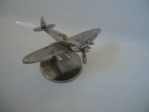 Figurine de bureau vintage en aluminium en métal Supermarine Spitfire, présentoir d'avion à collectionner, décor à la maison - Product Image 4