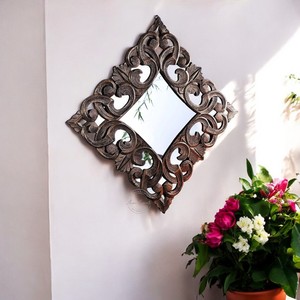 Espejo redondo rústico con marco de madera tallada intrincado agrega calidez y elegancia a la decoración de su hogar o espacio vital - Product Image 3