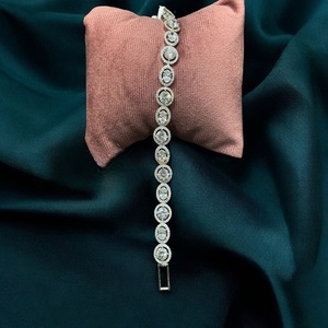 Elegante pulsera con acabado plateado de tenis CZ de calidad superior para mujeres y niñas AD Stones Zircon Charm Bracelet para mujeres - Product Image 1