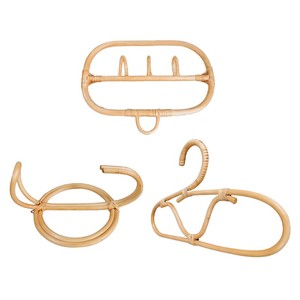 Cintre en rotin façonné à partir de matériel en osier écologique pour accrocher des vêtements et un présentoir de placard du Vietnam - Product Image 1