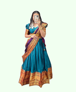 Découvrez la beauté de l'artisanat indien dans notre collection nuptiale lehenga choli, avec des designs exquis. - Product Image 5