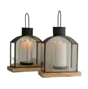 Lanterne à bougie décorative en métal noir mat avec intérieur doré pour Pâques et la Saint-Valentin - Product Image 2