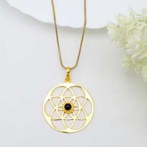 Collier Pendentif Bohème Géométrique Tendance de Bonne Qualité pour Femme, Bijoux Mandala en Laiton Plaqué Or 18 carats, Onyx Céleste – Vente en Gros/OEM/ODM - Product Image 4