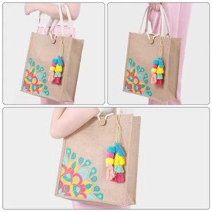 กระเป๋าโท้ททรงสี่เหลี่ยมผืนผ้าทำจากปอกระเจาหลากสี เป็นมิตรกับสิ่งแวดล้อม มีช่องด้านข้างและหูหิ้ว ปรับแต่งได้ ปลอดสาร BPA เหมาะสำหรับใช้ในชีวิตประจำวันและเป็นของขวัญ - Product Image 1