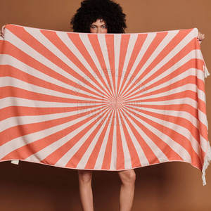 Serviette de plage 2025 conçue pour les familles, les couples ou les moments de détente ensoleillés entre amis – En vente - Product Image 6