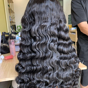 Perruques ondulées océan couleur noire naturelle brute ondulée profonde pour les femmes de l'usine du Vietnam 100% cheveux humains vietnamiens double qualité dessinée - Product Image 1