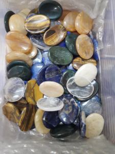 Pierre précieuse assortie pierre de poche polie Feng Shui Tumbled Love Crystal pour la guérison et le soulagement du stress - Product Image 5