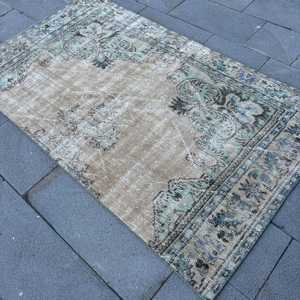 Alfombra Turca Vintage, Alfombra de Lana con Diseño Floral Azul, Medidas 3.8x6.6 pies (115x202 cm) - Product Image 4