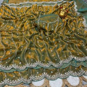 Sari de Seda Espacial de Lujo con Cuentas Originales Hechas a Mano, Blusa con Cuentas a Juego, Colección Premium de Moda para Fiestas - Product Image 5