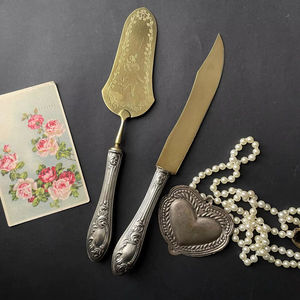 Ensemble de couteaux à gâteau en métal classique fait à la main Design Vintage artistique Durable parfait pour la Table à manger à la maison et les comptoirs de cuisine - Product Image 1