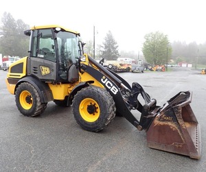 Bon prix pour une chargeuse sur pneus JCB 409 - Tracteur compact et chargeuse compacte pour usage agricole, moteur diesel de 74 CV, capacité de la benne de 1,22 m - Product Image 4