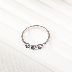 Vente en gros de meilleure qualité 925 bague en argent sterling massif faite à la main pour femmes saphir bleu taillé trois pierres précieuses pour mariage - Product Image 4