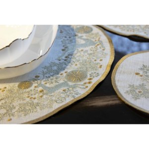 Juego de 7 Piezas para Mesa de Navidad con Bordado Floral, Camino de Mesa de Poliéster y Lino, Servilletas Tejidas Resistentes a las Manchas para Uso Doméstico - Product Image 4