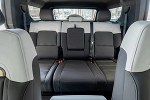 GMC Hummer EV SUV 3X certifié 2024, propre et en bon état, moteur électrique turbo, boîte automatique, intérieur cuir clair, ACC, traction avant, jantes R17 - Product Image 6