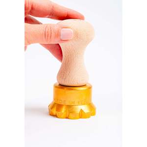 Sello FLOR Ravioli y Pasta Profesional (diam. 50mm) en latón y madera natural-LARA - Product Image 6