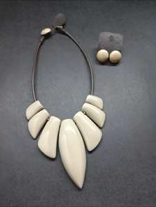 Collier à pendentif en alliage métallique le plus populaire avec bracelet et ensemble de boucles d'oreilles Collier ras du cou réglable pour femmes à la mode - Product Image 6