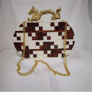 Bolso de Mano de Resina Bohemia Elegante, Hecho a Mano y de Alta Calidad, con Asa de Metal en Forma de Dragón, Personalizable - Product Image 4