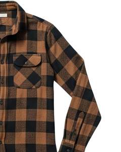 เสื้อเชิ้ตผ้าสักหลาดลายสก็อตแขนยาวสำหรับผู้ชาย ติดกระดุม สวมใส่สบาย อุ่นในฤดูหนาว มีกระเป๋าเสื้อที่อก สีน้ำตาล สีดำ รับผลิตตามแบบ (OEM) ขายส่ง - Product Image 3