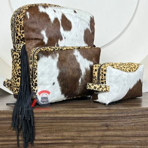 Ensemble de deux pièces de sac à dos et pochette de maquillage en cuir de vachette véritable Western avec motif de franges à imprimé léopard Combo de sacs de voyage élégants - Product Image 1