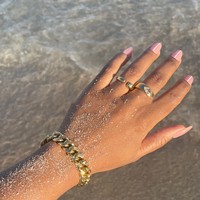 Goldener Edelstahlring, 7 mm breit, funkelnd mit Zirkonia im Marie-Stil besetzt, modischer Versprechensring, edler Schmuck, kein Verblassen