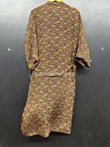 ชุดคลุมกิโมโนผ้าเครปไหมสำหรับผู้หญิง |   ชุดคลุมอาบน้ำฤดูร้อนแบบคอวีลายดอกไม้ทำมือจากอินเดียพร้อมเอวยางยืด |   ชุดว่ายน้ำสำหรับพักผ่อนริมชายหาด - Product Image 6