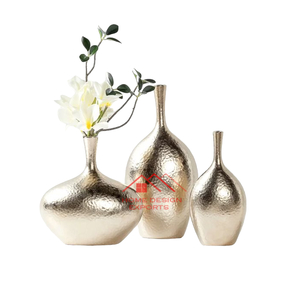 El último diseño de la tira Diseño Acabado antiguo Decoración para el hogar Florero de metal Decoración de hotel de lujo y hogar Florero de metal a precio barato - Product Image 2