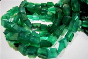 Cuentas de ónix verde cortadas con láser, cuentas de Calcedonia verde en forma de pepita, hebra de 10 a 12mm, piedras preciosas semipreciosas de 10 pulgadas de largo - Product Image 2