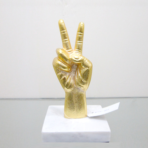 Esculturas verticales modernas Artículos de escritorio decorativos hechos a mano Sala de estar Mesa de comedor Escultura martillada - Product Image 4