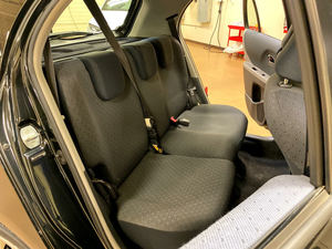 TOYOTA YARIS D'OCCASION EN BON ÉTAT, PRÊTE POUR L'EXPÉDITION - LIVRAISON PORTE À PORTE - Product Image 4