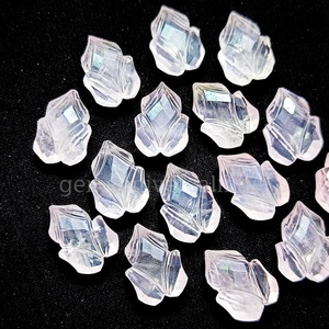 Hermosa piedra preciosa en forma de hoja de cuarzo rosa tallada natural Colección de diseñador de alta calidad Precio al por mayor para dijes colgantes - Product Image 2