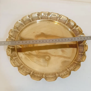 Plateau de service en aluminium et laiton de grande capacité avec poignées adapté au service de plusieurs invités lors de grands événements - Product Image 2