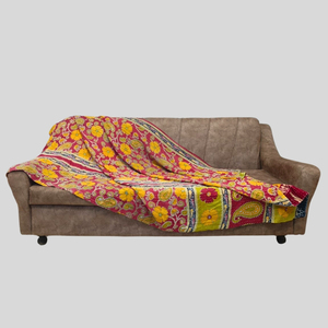 Manta Kantha ligera de verano hecha a mano para sofás, sillas y camas - Product Image 3
