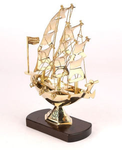 Bateau en laiton avec socle en bois Article parfait pour la décoration de la maison et les cadeaux Pièce maîtresse décorative de la meilleure qualité. - Product Image 4