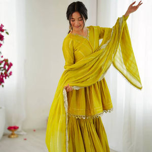 Salwar Kameez Sharara Dupatta d'hiver brodé, coupe ajustée, disponible en gros, forte demande, dernier modèle, léger - Product Image 1