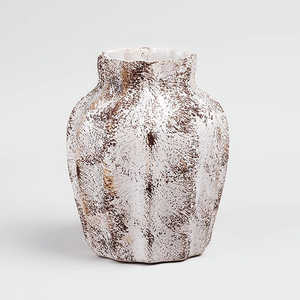Petit vase en céramique rustique brun texturé à bords festonnés, fait main en argile, décoration de table moderne avec glaçure peinte pour la maison - Product Image 1
