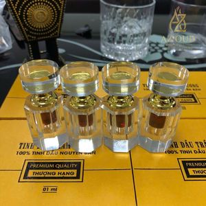 Aceite de Perfume Oud Premium AZOUD 100% Natural en Botellas de Vidrio de 1ml, Fragancia Aromática - Product Image 1