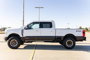 FORD F-350 SUPER DUTY KING RANCH CREW CAB 2024 D'OCCASION CÔTÉ GAUCHE/DROIT - Product Image 3