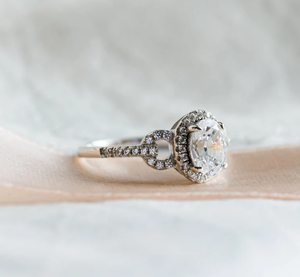 Anillo de Compromiso de Oro Blanco Sólido de 14K, Diamante Cultivado en Laboratorio con Corte Oval Romántico y Halo de Rodio, Joyería Fina para Bodas y Fiestas - Product Image 4