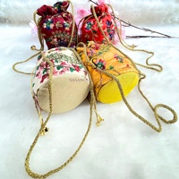 Fil artisanal multi-fils broderie travail Rajasthani Potli sacs pochettes à cordon retour sacs-cadeaux pour mariage et cadeaux