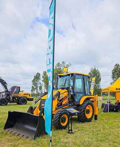 Chargeuse-pelleteuse JCB 3CX600 orange, matériel de construction - Product Image 1