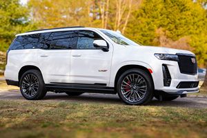 Cadillac Escalade V Plus 2023 Usado en Buen Estado, Sin Accidentes, Volante a la Izquierda/Derecha - Product Image 2