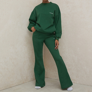 OEM Logo personnalisé Streetwear Ensemble Deux Pièces Jambe évasée Femme Pantalons Empilés Hauts Courts Motif Solide Tricot Sweats Décontracté - Product Image 1