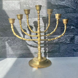 Elegante Menorá de Aluminio con Diseño Minimalista, Decoración de Mesa Ecológica para la Ceremonia de Iluminación de Hanukkah, Navidad y Pascua - Product Image 1