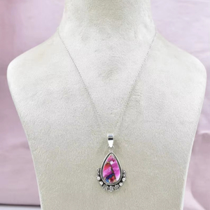 Collar Ajustable Hecho a Mano de 16 Pulgadas con Cadena Chapada en Rodio y Oro, con Colgante de Dalia Rosa y Turquesa en Plata de Ley, Unisex - Product Image 1