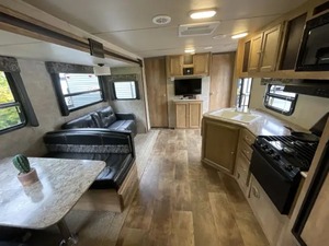 Se vende Gulf Stream ULTRA LITE 26CRB usado del 2018 - Product Image 3
